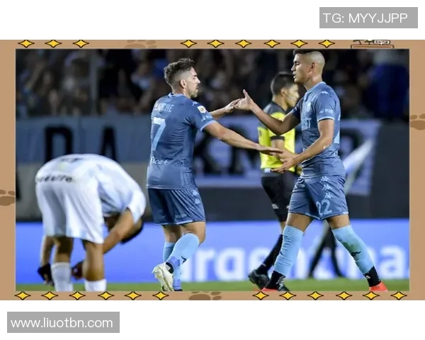 图库曼与格雷米奥的激烈对决展现足球魅力与团队精神的巅峰较量