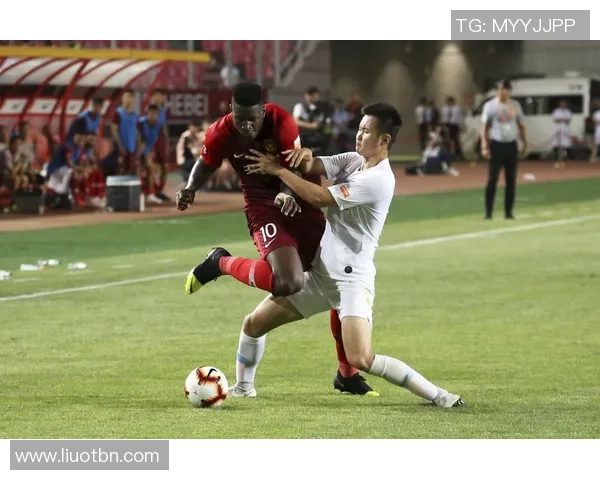 大连队迎战河北华夏幸福全力争胜展现球队实力与斗志