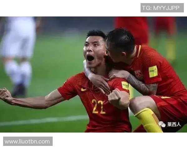 曾诚中国队迎战西班牙队全力以赴展现足球魅力与拼搏精神