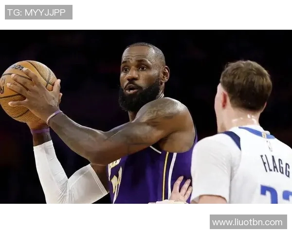 火箭与湖人激战正酣NBA赛场上演精彩对决引发球迷热议